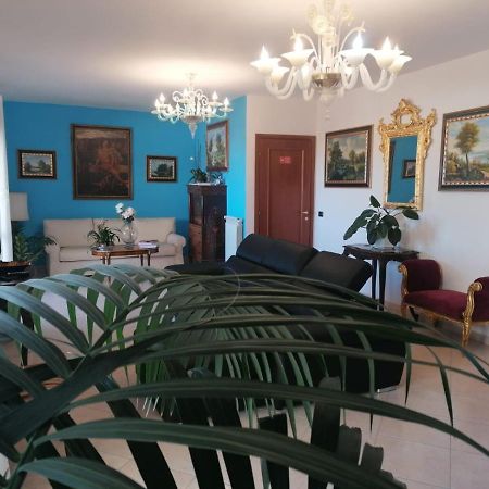 B&Byanet'S Beautiful House Civitavecchia Bagian luar foto