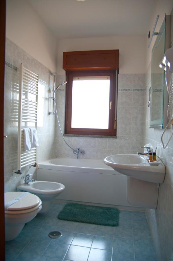 B&Byanet'S Beautiful House Civitavecchia Bagian luar foto